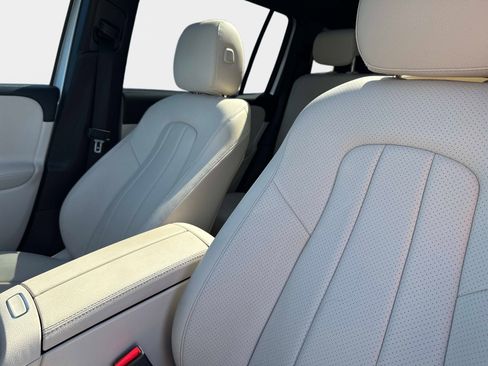 Used 2020 Mercedes-Benz GLB 250 w/ Premium Package image 22