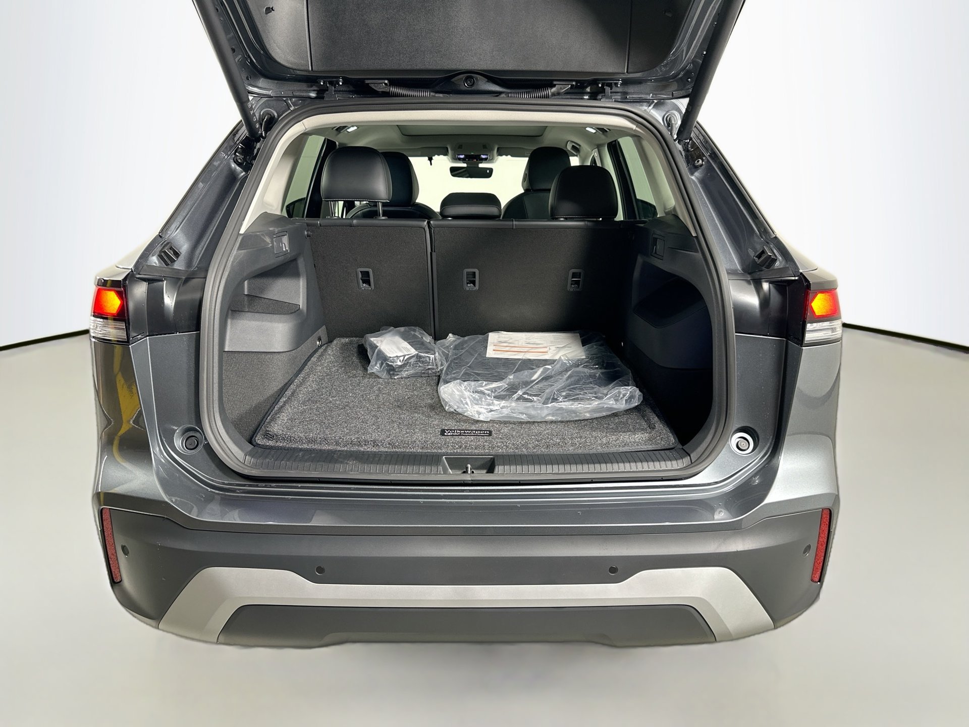 Certified 2026 Volkswagen Tiguan SE AWD/4WD image 24