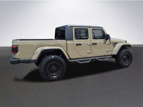 Used 2020 Jeep Gladiator Overland AWD/4WD image 4