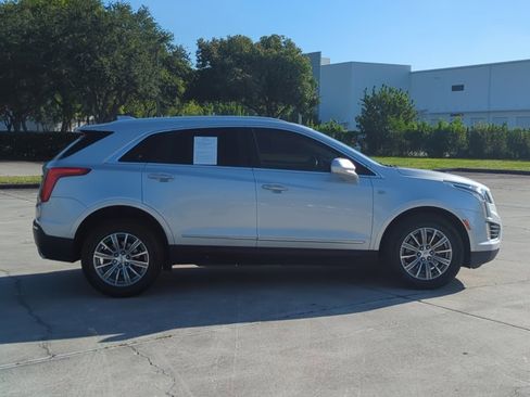 Used 2017 Cadillac XT5 Luxury w/ LPO, Wheel Lock Package FWD image 4