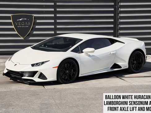 Used 2022 Lamborghini Huracan EVO image 1