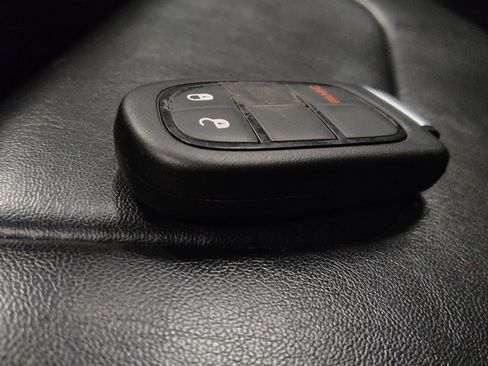 Used 2019 Jeep Cherokee Latitude Plus FWD image 32