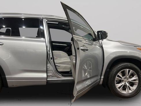 Used 2015 Toyota Highlander XLE image 17