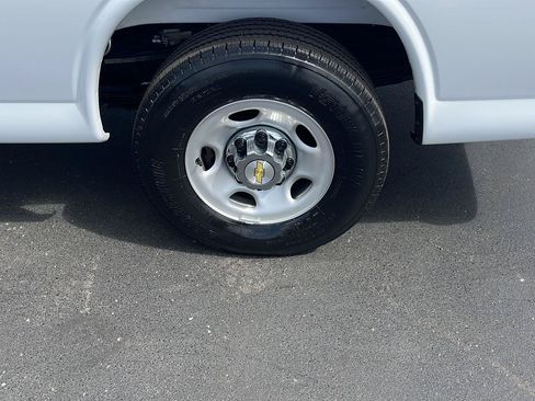 Used 2025 Chevrolet Express 3500 LT w/ LT Preferred Equipment Group RWD image 34