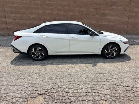Used 2025 Hyundai Elantra SEL FWD image 6