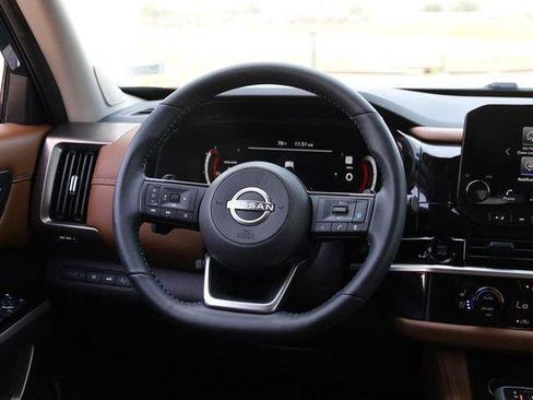 Used 2025 Nissan Pathfinder Platinum AWD/4WD image 26