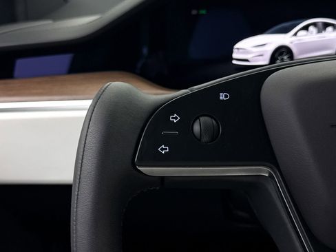 Used 2022 Tesla Model X image 33