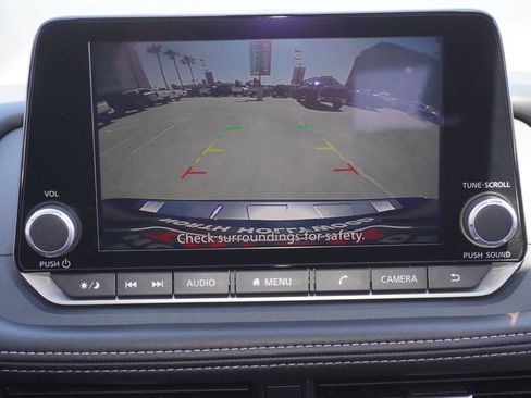 Used 2025 Nissan Rogue SV w/ SV Premium Package FWD image 17
