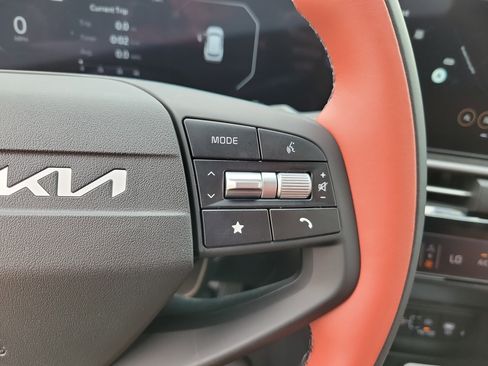 New 2026 Kia Sportage SX FWD image 17