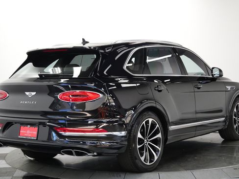 Used 2023 Bentley Bentayga AWD/4WD image 9