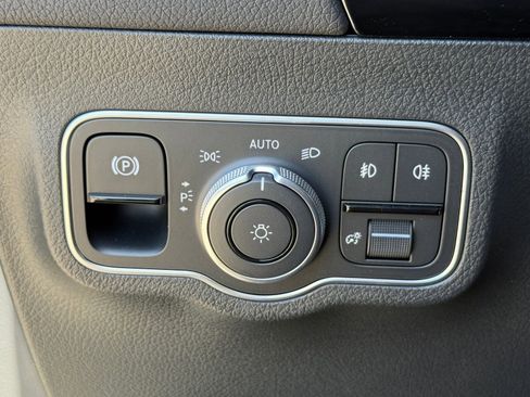 Used 2025 Mercedes-Benz GLA 250 image 31