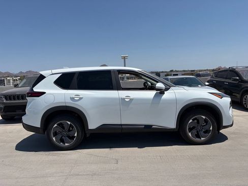 Used 2025 Nissan Rogue SV FWD image 3