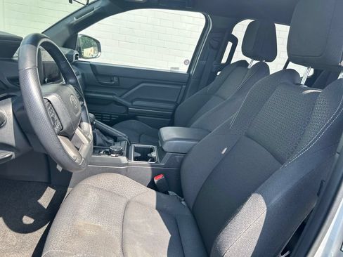 Used 2025 Toyota 4Runner SR5 AWD/4WD image 10