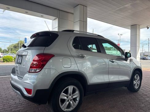 Used 2020 Chevrolet Trax LT w/ LT Convenience Package FWD image 6
