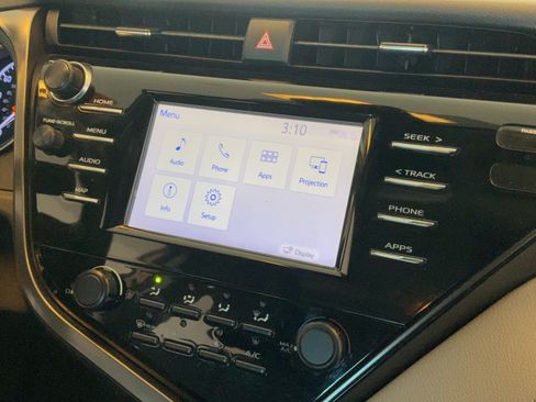 Used 2019 Toyota Camry LE FWD image 38
