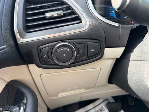 Used 2018 Ford Edge Titanium w/ Equipment Group 301A AWD/4WD image 30