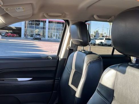 Used 2014 Jeep Compass Latitude image 14