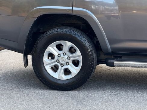 Used 2016 Toyota 4Runner SR5 image 9