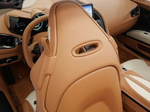 Used 2022 Aston Martin DBS Superleggera Volante RWD image 29