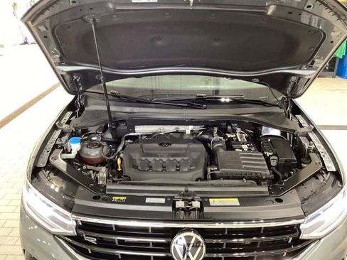 Certified 2023 Volkswagen Tiguan SE R-Line FWD image 17