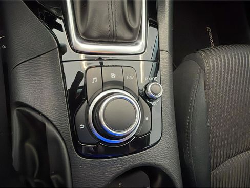 Used 2016 MAZDA MAZDA3 i Sport w/ Preferred Equipment Package FWD image 24