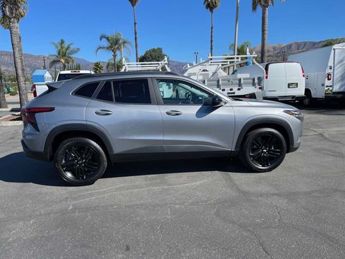 Used 2025 Chevrolet Trax ACTIV FWD image 9