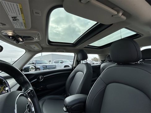 Used 2024 MINI Cooper 2-Door Hardtop image 12