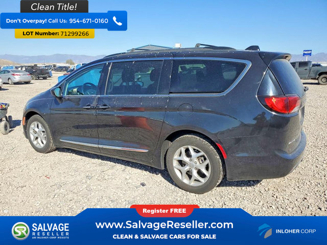 Used 2017 Chrysler Pacifica Touring-L FWD image 3