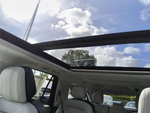 New 2026 Lincoln Navigator L Reserve AWD/4WD image 16