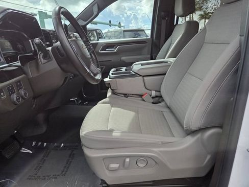 Used 2025 Chevrolet Silverado 1500 LT AWD/4WD image 9
