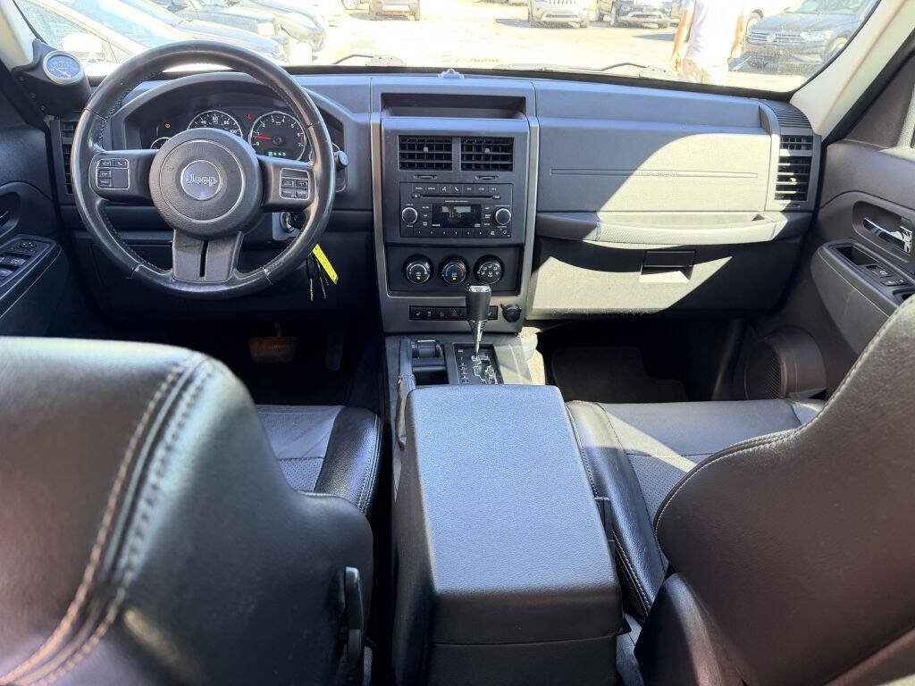 Used 2012 Jeep Liberty Sport AWD/4WD image 7