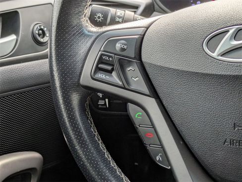 Used 2016 Hyundai Veloster Turbo image 18