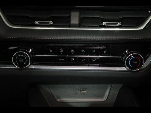 Used 2025 Chevrolet Equinox LT FWD image 25