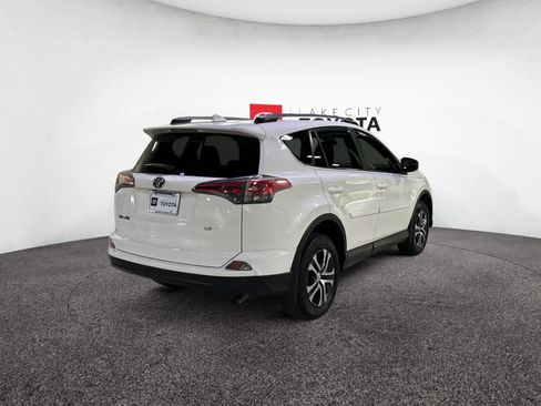 Used 2017 Toyota RAV4 LE image 7