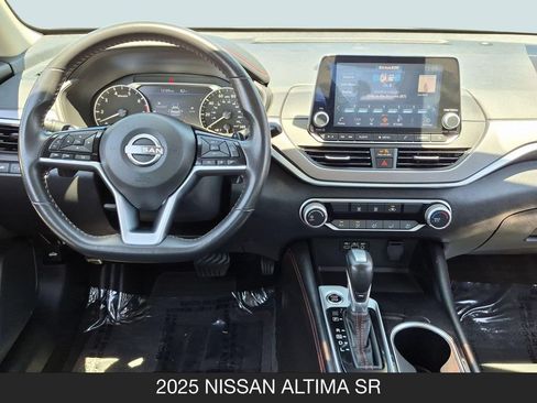 Used 2025 Nissan Altima 2.5 SR FWD image 13