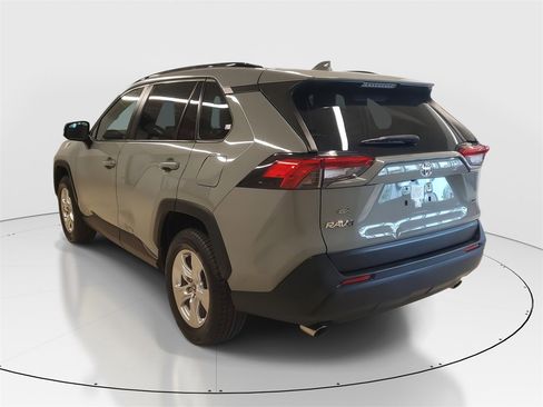 Used 2020 Toyota RAV4 XLE image 5