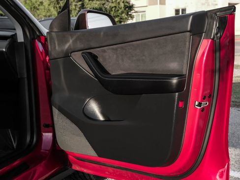 Used 2021 Tesla Model Y 2WD image 49