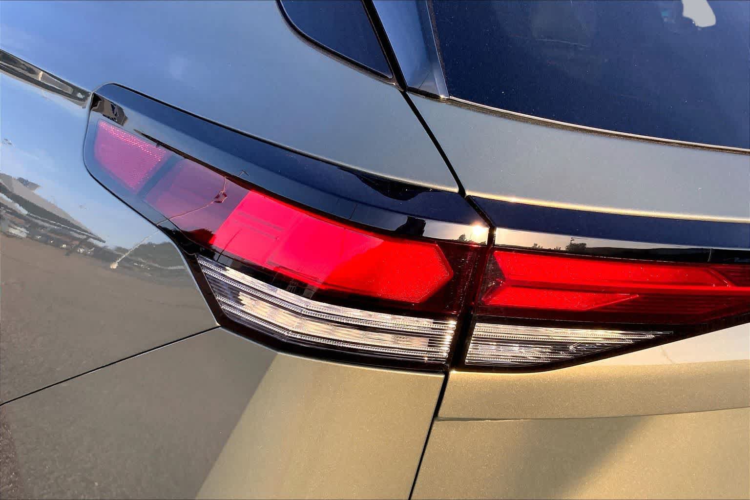 New 2026 Volkswagen Tiguan SE R-Line FWD image 12