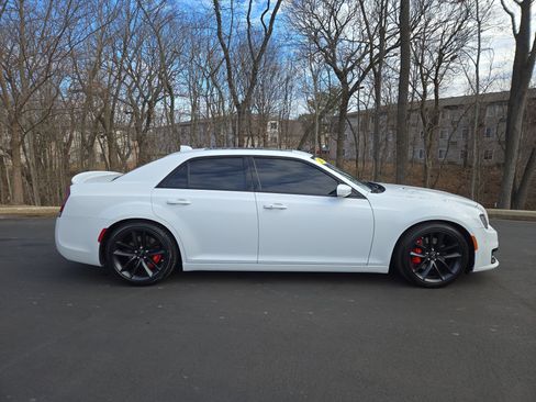 Used 2023 Chrysler 300 C image 2