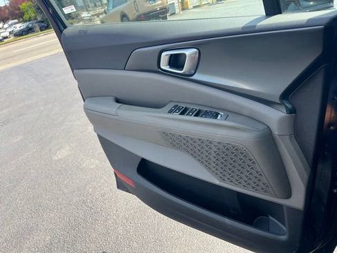 New 2026 Kia Carnival FWD image 17