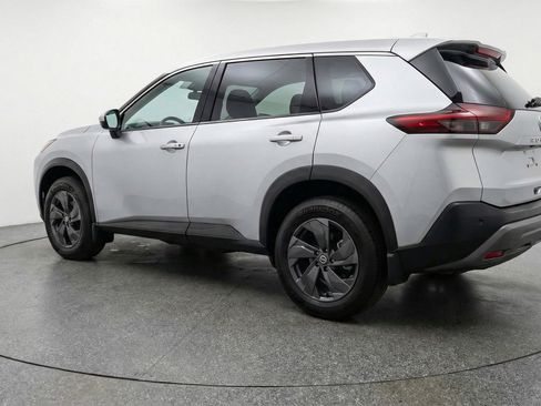 Used 2025 Nissan Rogue SV AWD/4WD image 6