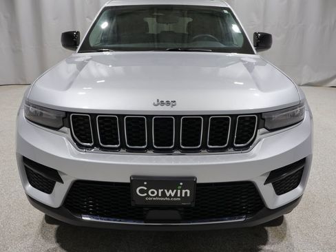 Certified 2023 Jeep Grand Cherokee Laredo w/ Luxury Tech Group I AWD/4WD image 9