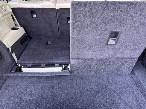 Used 2023 Land Rover Range Rover Long Wheelbase SE image 17