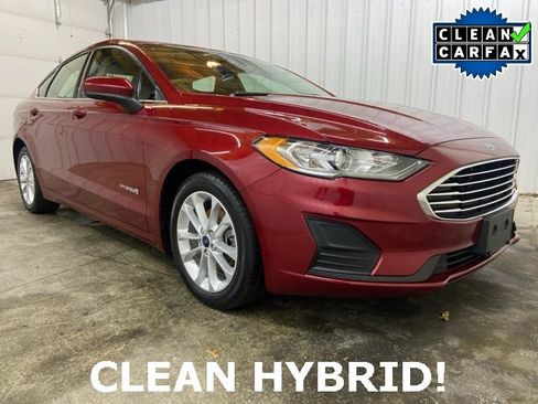 Used 2019 Ford Fusion SE image 1