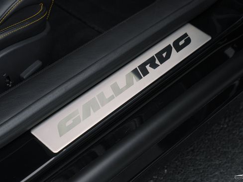 Used 2011 Lamborghini Gallardo LP 550-2 Bicolore image 19