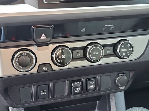 Used 2018 Toyota Tacoma SR5 image 21