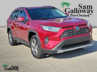 Used 2020 Toyota RAV4 Limited w/ Limited Grade Weather Package AWD/4WD video 1