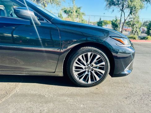 Used 2021 Lexus ES 300h w/ Premium Package FWD image 10