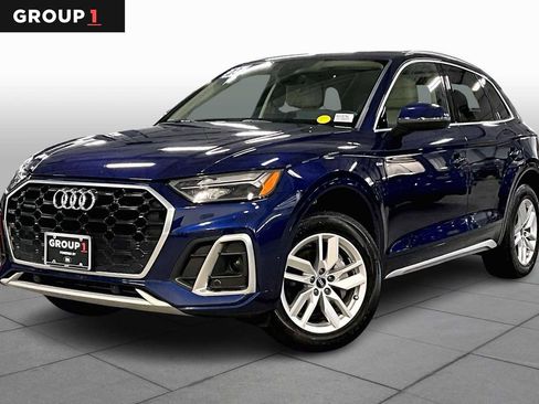 Used 2023 Audi Q5 2.0T Premium w/ Convenience Package image 1