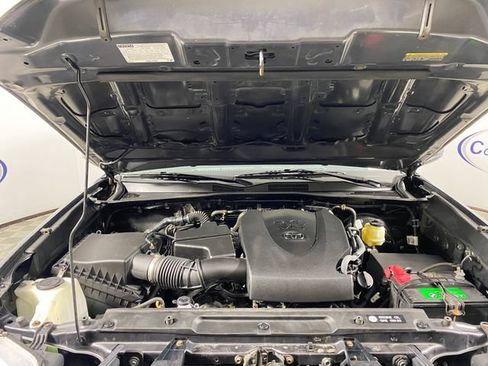 Used 2018 Toyota Tacoma SR5 AWD/4WD image 23